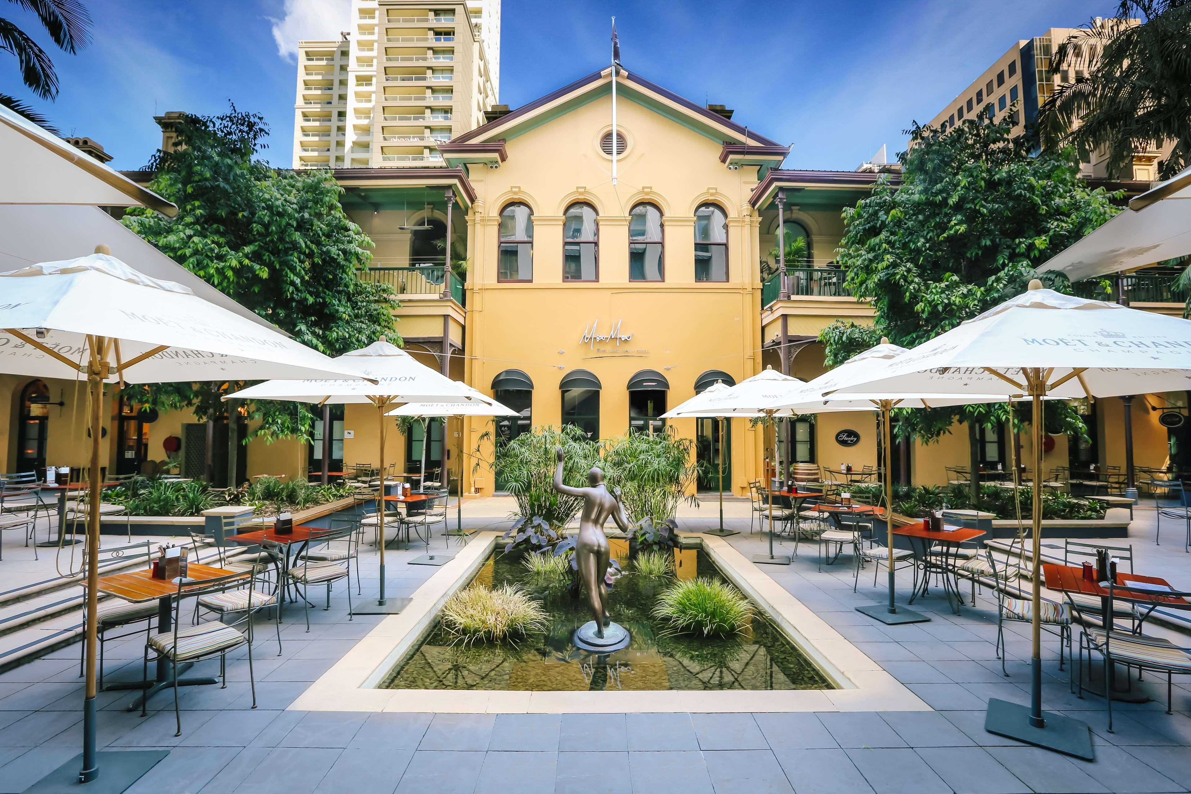 Stamford Plaza Brisbane Hotel Ngoại thất bức ảnh The courtyard at the Old Museum Building