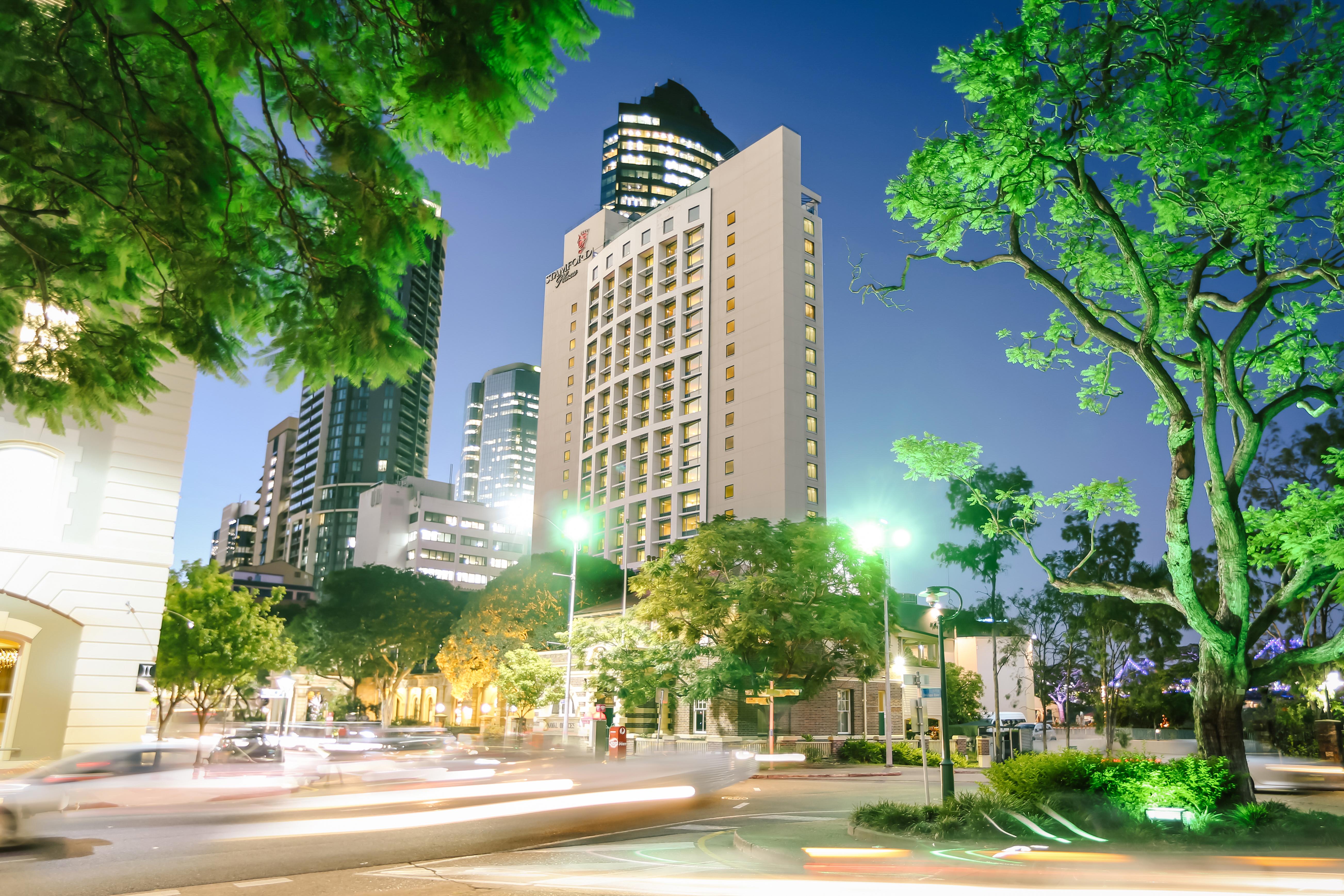 Stamford Plaza Brisbane Hotel Ngoại thất bức ảnh The hotel at night