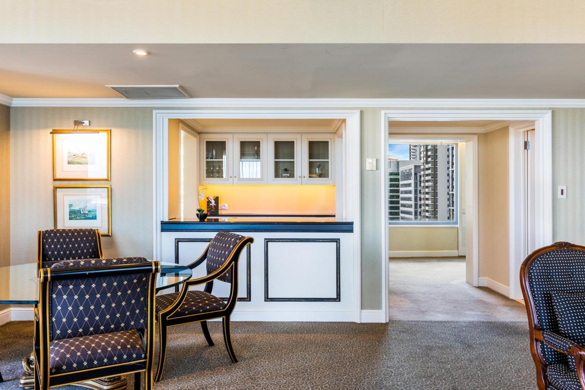 Stamford Plaza Brisbane Hotel Ngoại thất bức ảnh A suite at the Four Seasons Hotel