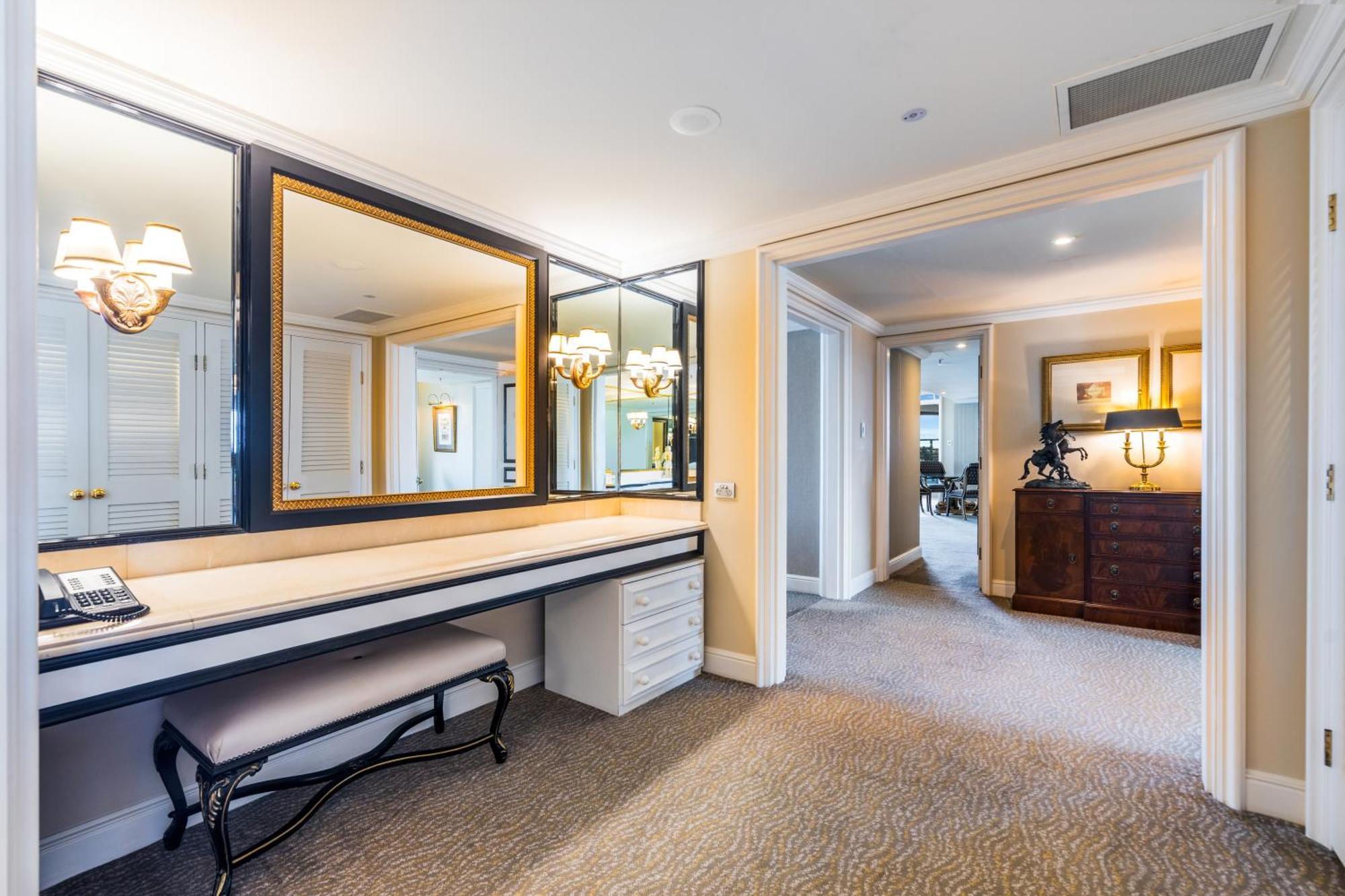 Stamford Plaza Brisbane Hotel Ngoại thất bức ảnh A suite at the Ritz-Carlton