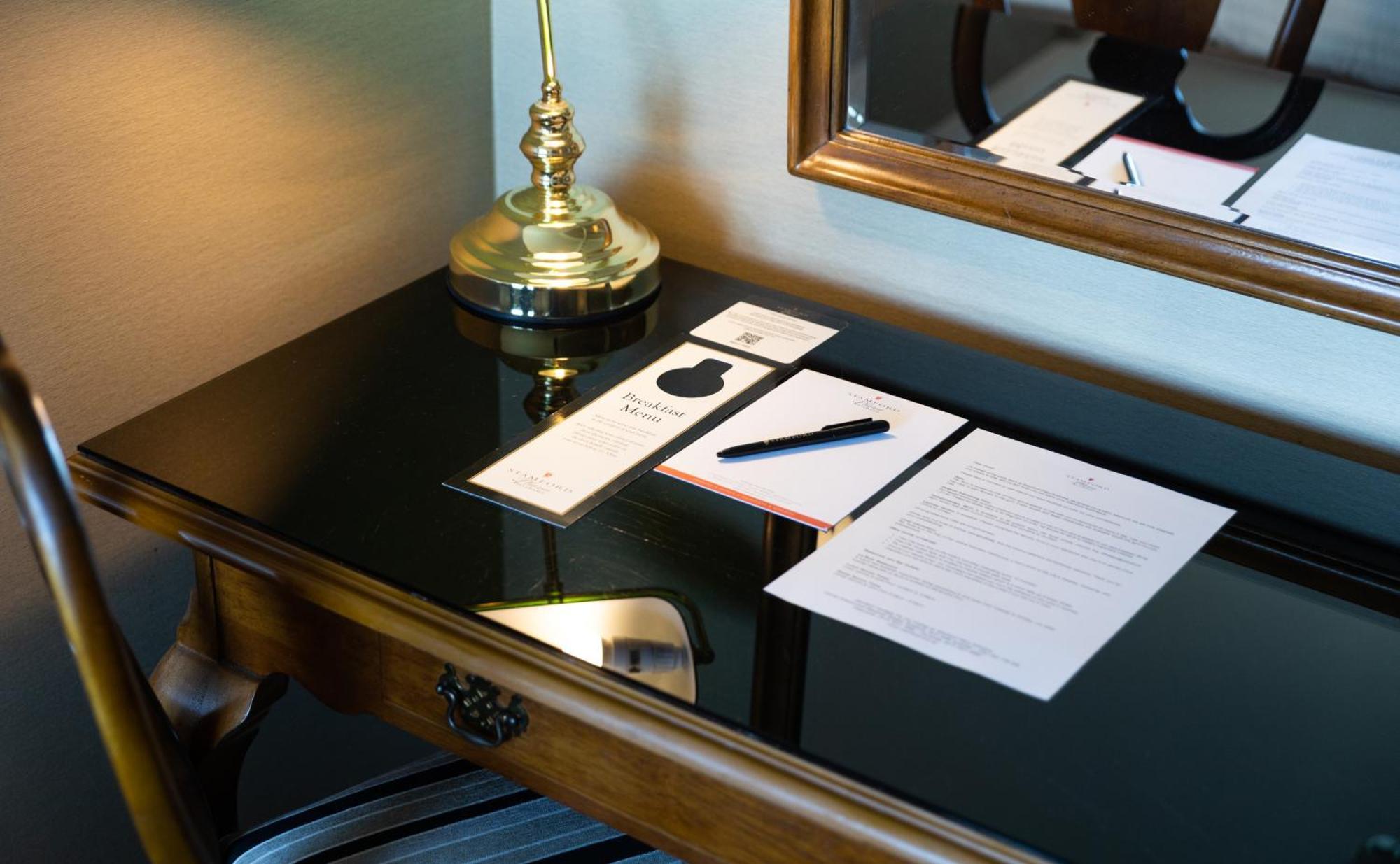Stamford Plaza Brisbane Hotel Ngoại thất bức ảnh A room service menu